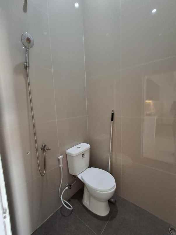 rumah modern free kanopi dekat bandara abd saleh