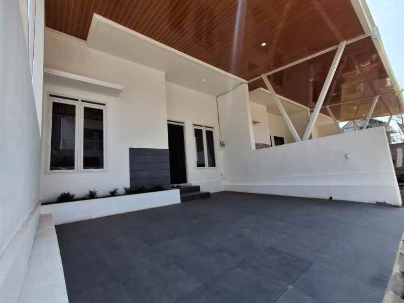 rumah modern free kanopi dekat bandara abd saleh