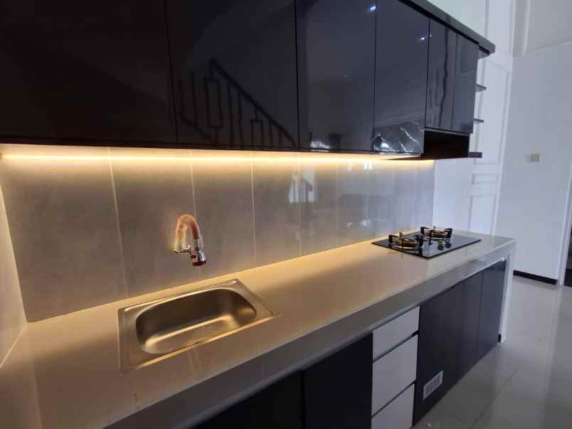 rumah modern free kanopi dekat bandara abd saleh