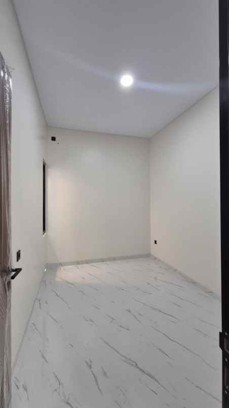 rumah modern kontemporer di kavling dki jagakarsa