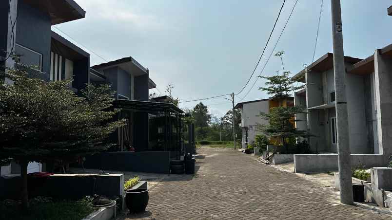 rumah modern minimalis hanya 5 menit dari kampus um 2
