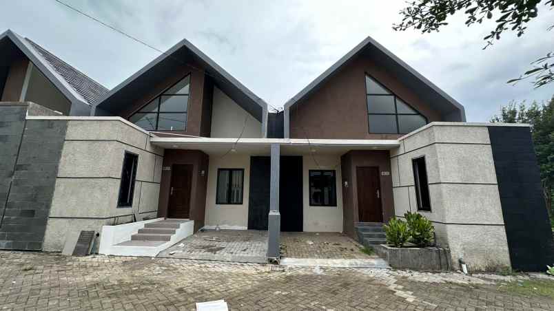 rumah modern minimalis hanya 5 menit dari kampus um 2