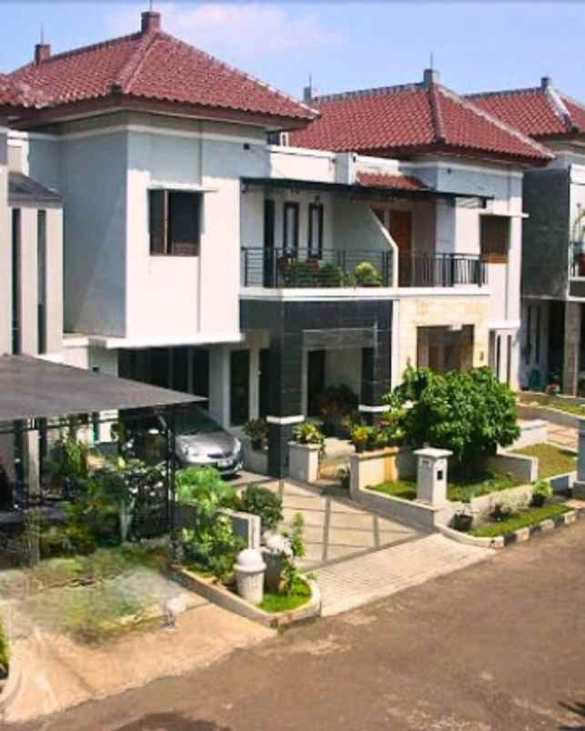 rumah one gate syatem dalam komplek mewah di jagakarsa