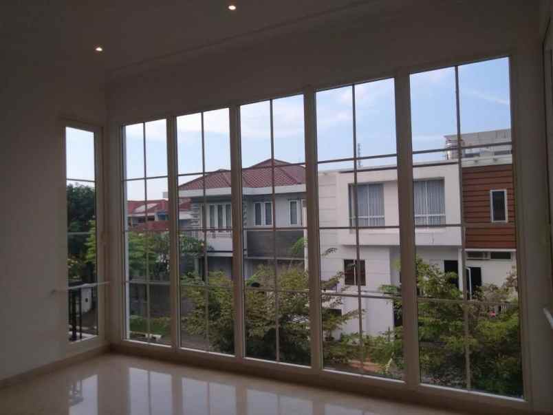 rumah perum intercon kebon jeruk