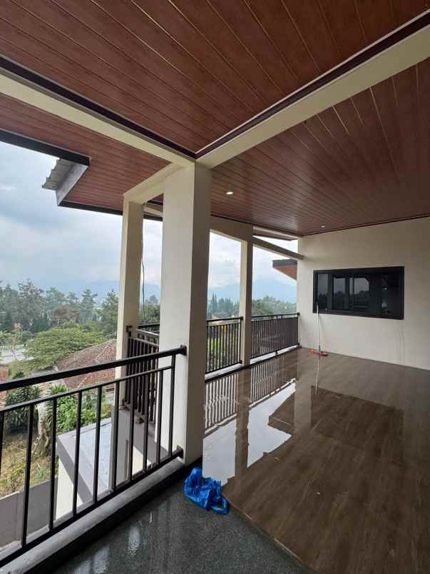 rumah rasa villa mewah lembang bandung