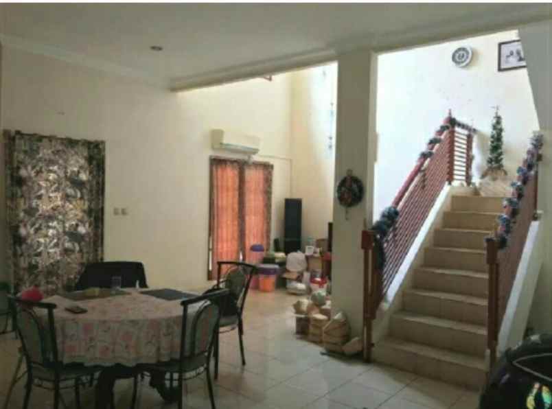 rumah second 2 lantai 3m di pondok cabe tangsel