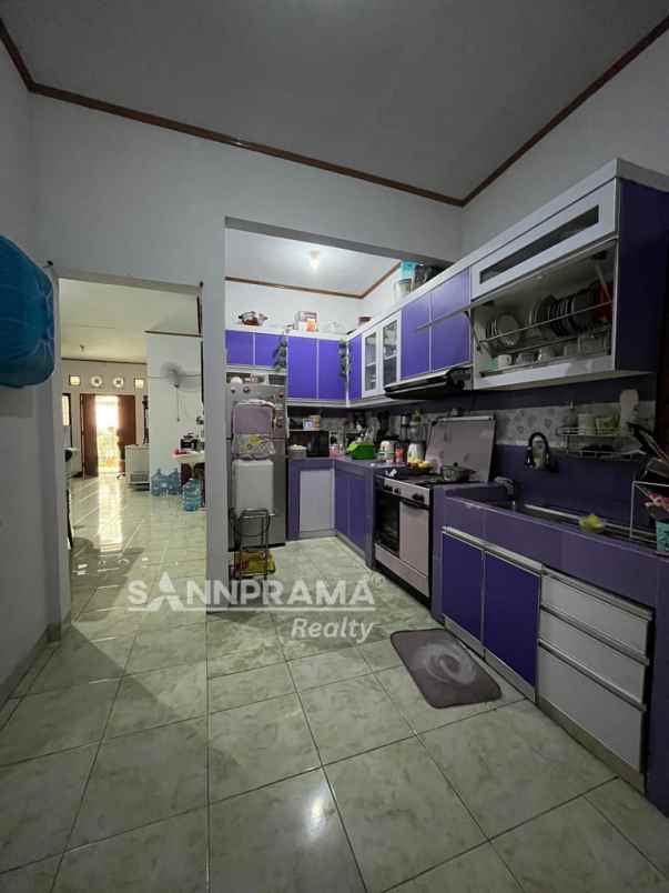 rumah second mewah luas asri di depok