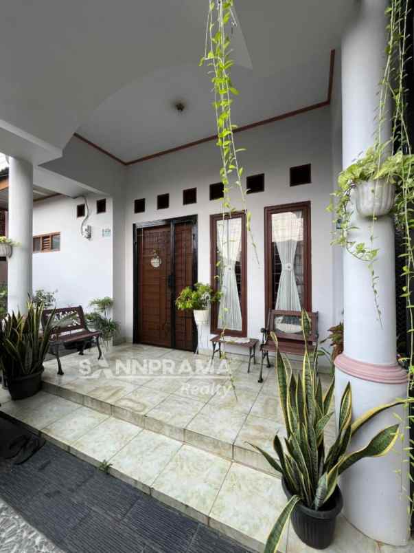 rumah second mewah luas asri di depok
