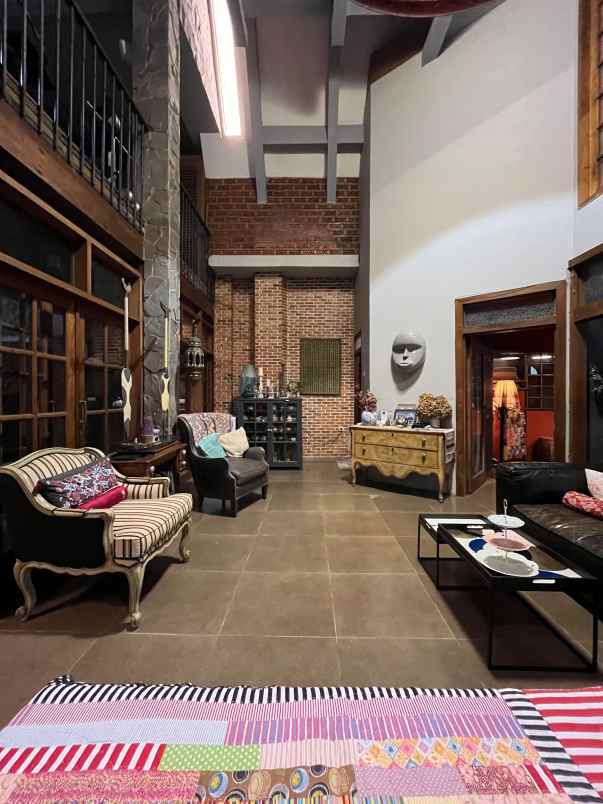 rumah shm 3 lantai bintaro jakarta selatan