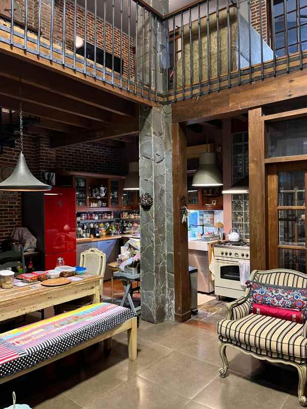 rumah shm 3 lantai bintaro jakarta selatan