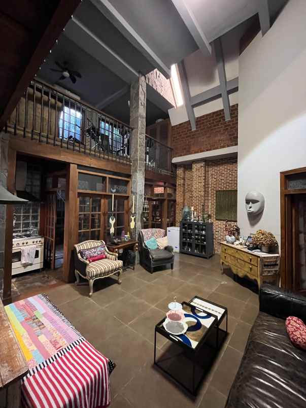 rumah shm 3 lantai bintaro jakarta selatan