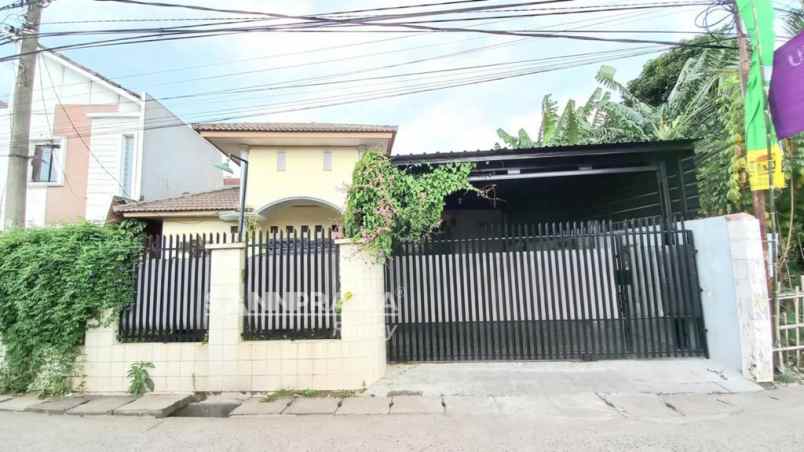 rumah siap huni lahan luas asri di depok 2