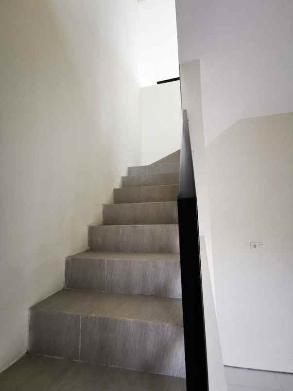 rumah siap huni lokasi ikan tombro suhat kota malang