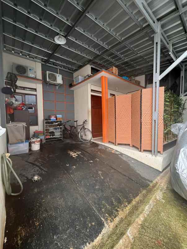 rumah take over di bedahan sawangan depok siap huni