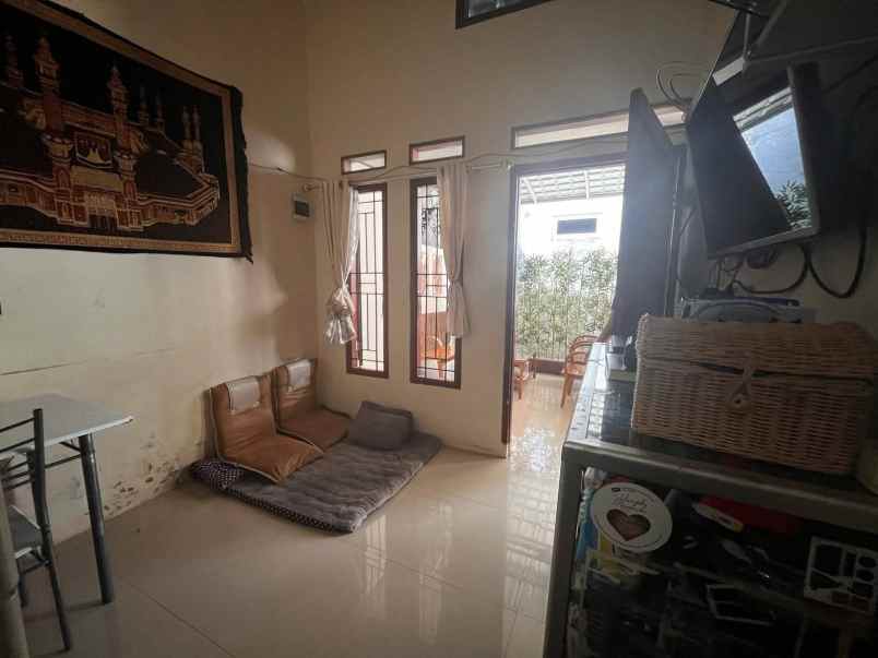rumah take over di bedahan sawangan depok siap huni