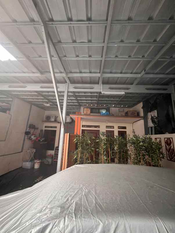 rumah take over di bedahan sawangan depok siap huni