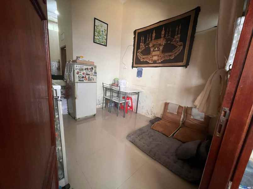 rumah take over di bedahan sawangan depok siap huni