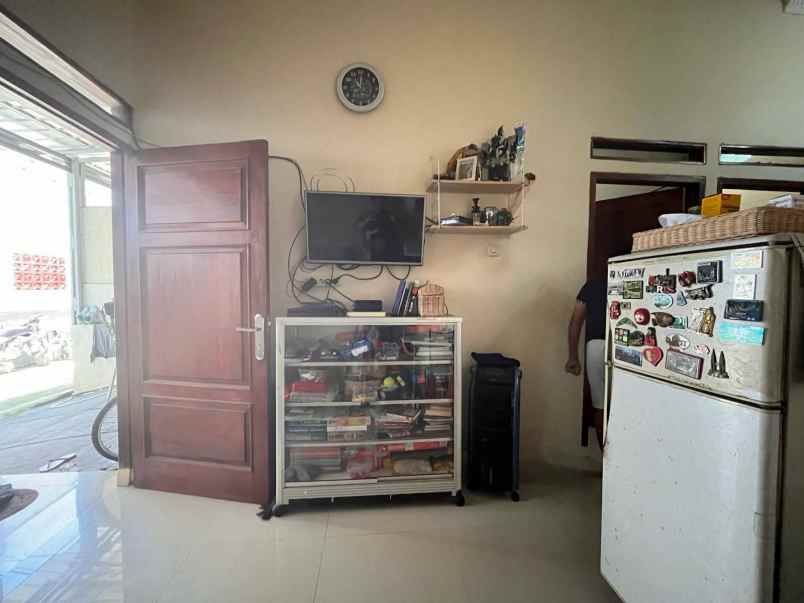rumah take over di bedahan sawangan depok siap huni