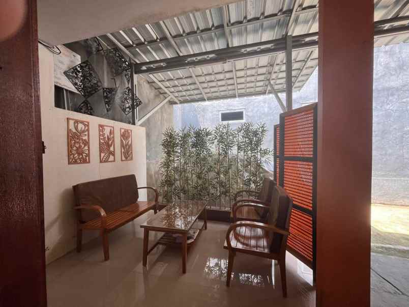 rumah take over di bedahan sawangan depok siap huni