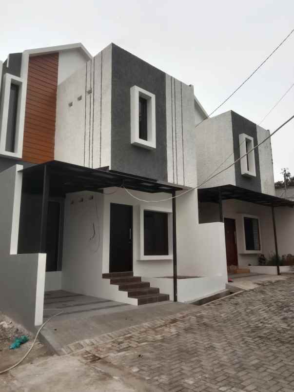 rumah townhouse 2 lantai terbaik dekat jl wibawa mukti