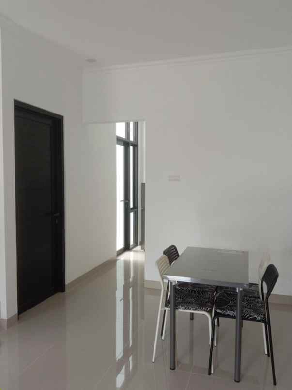 rumah townhouse 2 lantai terbaik dekat jl wibawa mukti