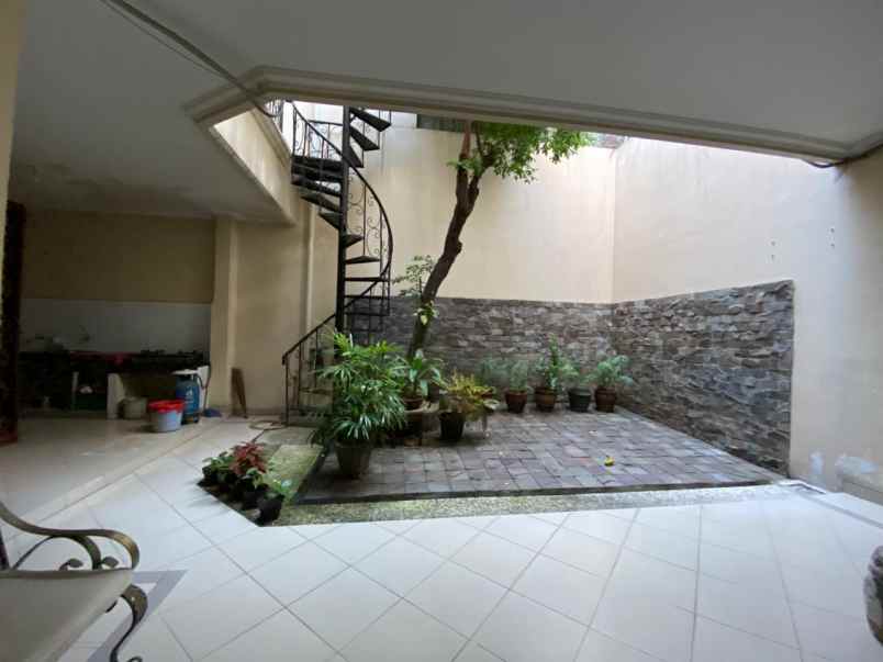 rumah villa gading indah