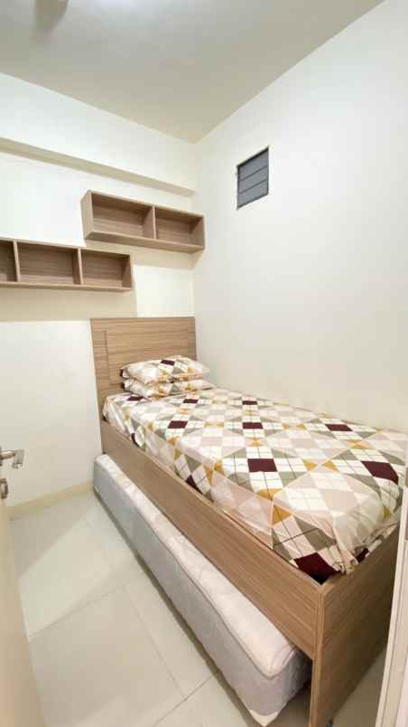 sewa apartemen 2 kamar furnish di green pramuka city
