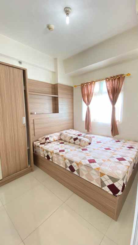 sewa apartemen 2 kamar furnish di green pramuka city