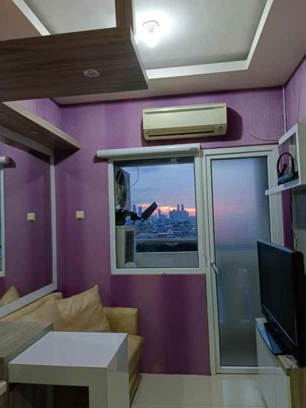 sewa apartemen 2 kamar furnish di green pramuka city