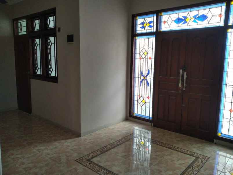 sewa rumah mewah besar di daerah bukit sari tembalang