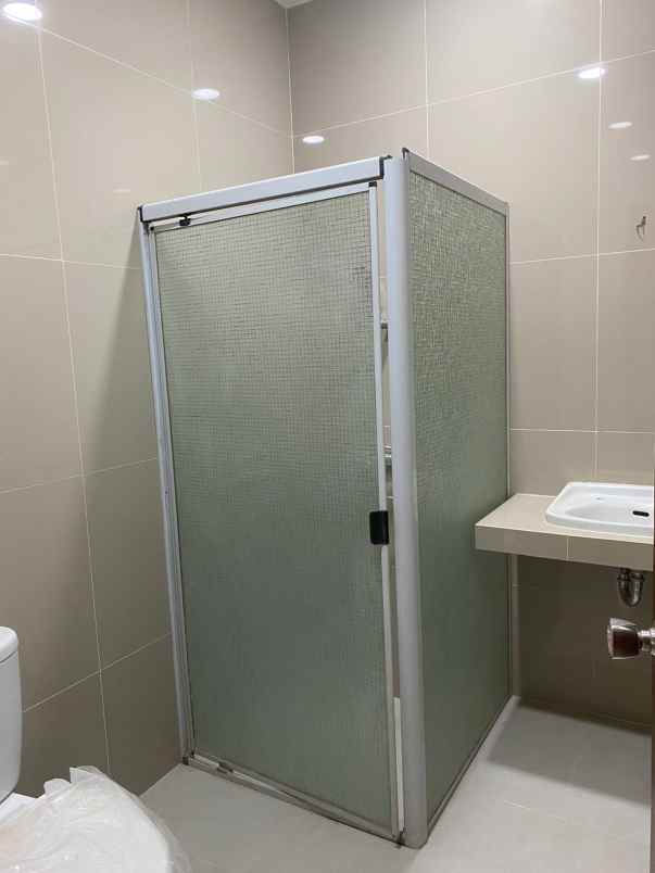 sewa rumah mewah besar di daerah bukit sari tembalang