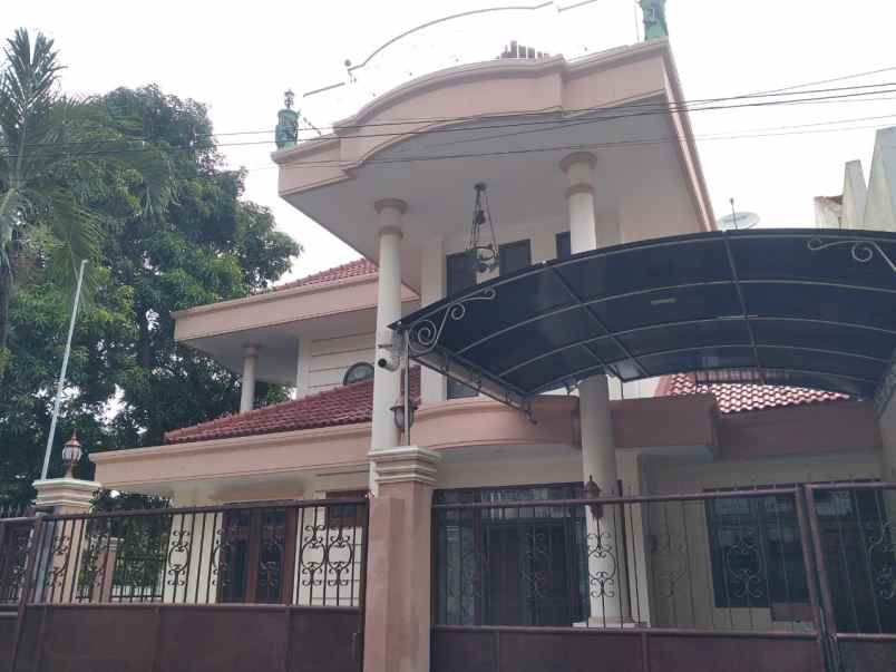sewa rumah mewah besar di daerah bukit sari tembalang