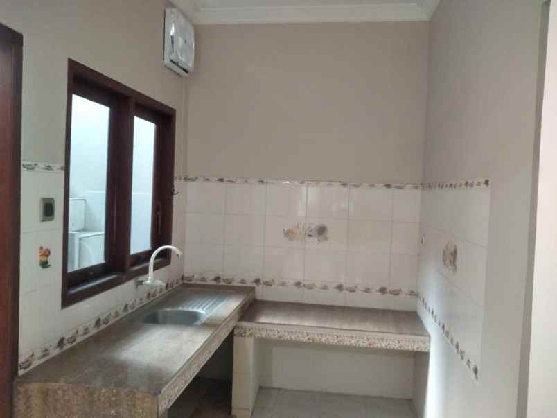 sewa rumah mewah besar di daerah bukit sari tembalang