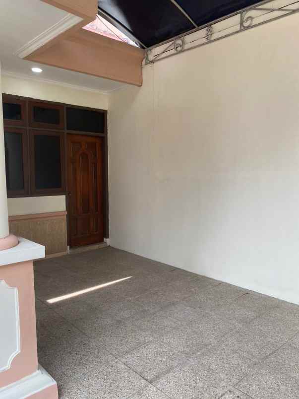 sewa rumah mewah besar di daerah bukit sari tembalang