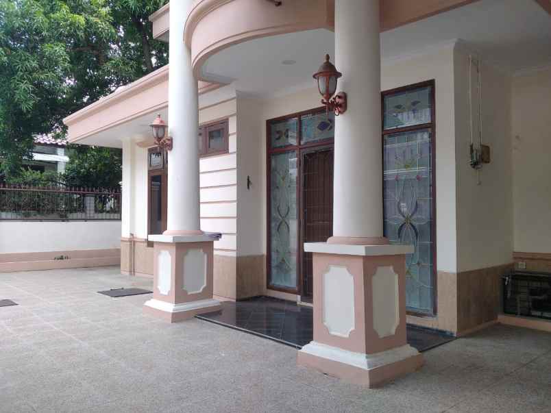 sewa rumah mewah besar di daerah bukit sari tembalang
