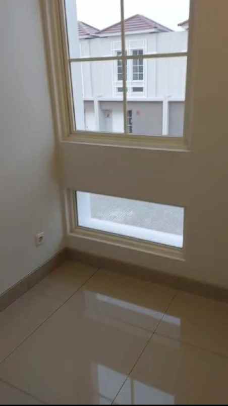 take over bu rumah 2 lantai shm 5 menit ke st