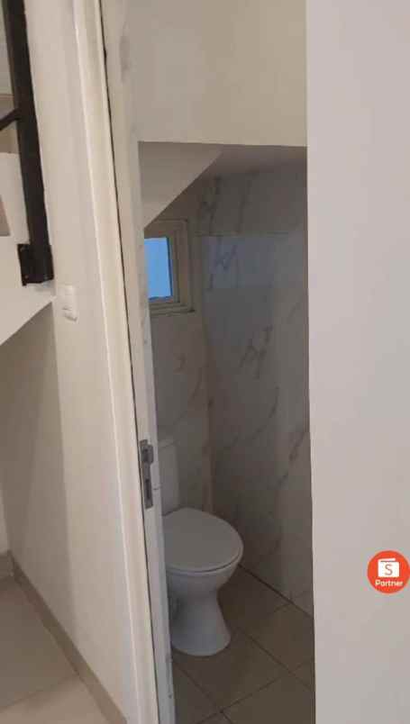 take over bu rumah 2 lantai shm 5 menit ke st