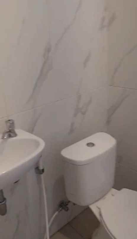 take over bu rumah 2 lantai shm 5 menit ke st