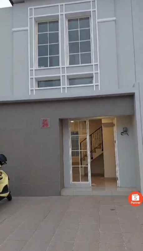 take over bu rumah 2 lantai shm 5 menit ke st