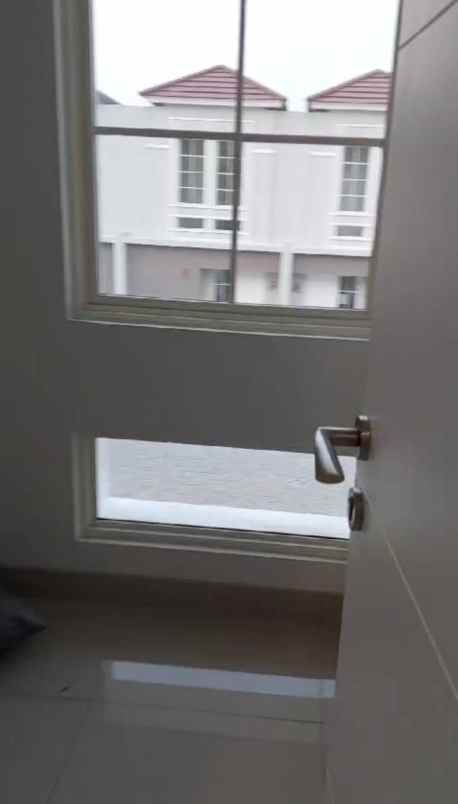 take over bu rumah 2 lantai shm 5 menit ke st