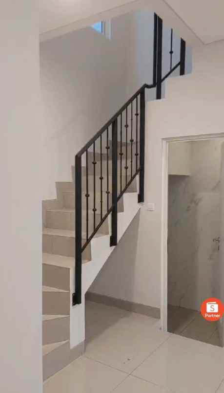 take over bu rumah 2 lantai shm 5 menit ke st