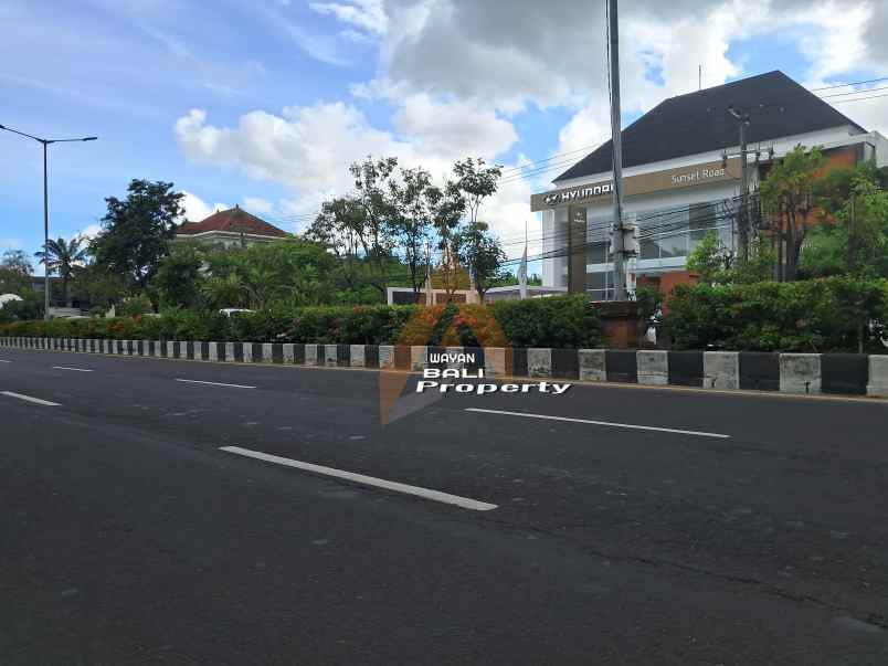 tanah pinggir jalan sunset road kuta