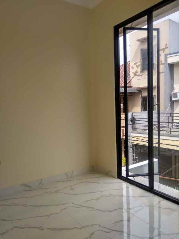 townhouse condet kramatjati lokasi strategis siap huni