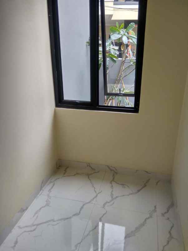 townhouse condet kramatjati lokasi strategis siap huni