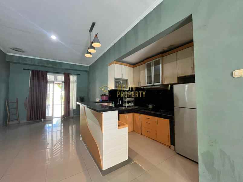 villa modern tanah luas view cantik di jakal km 10