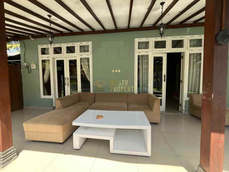 villa modern tanah luas view cantik di jakal km 10