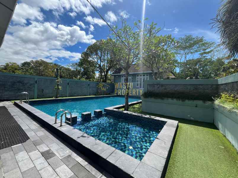 villa modern tanah luas view cantik di jakal km 10