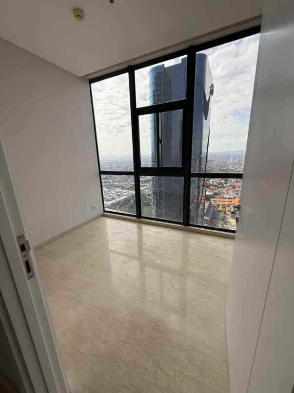 apartemen the voila private lift
