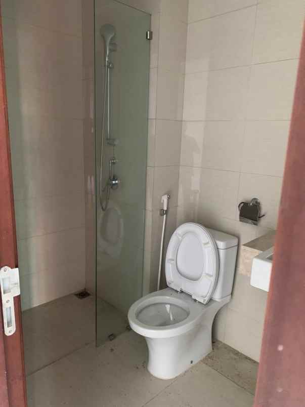 dijual apartemen green sedayu harga di bawah pasaran