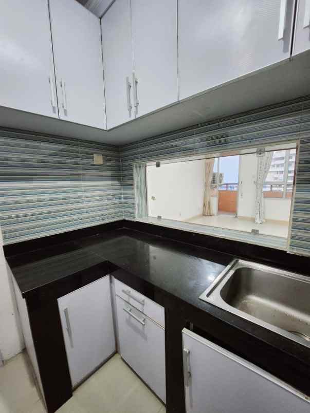 dijual cepat apt paladian semi furnish bagus bisa nego